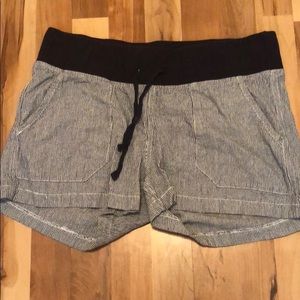 Maternity shorts